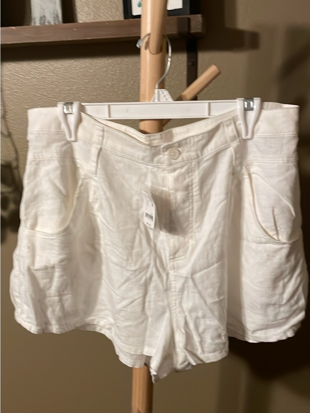 NWT Free People Linen shorts in Clean Ivory - Picture 3 of 6